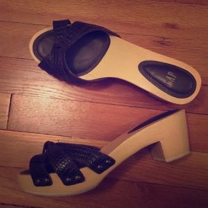 Lovely GAP Wooden platform sandals